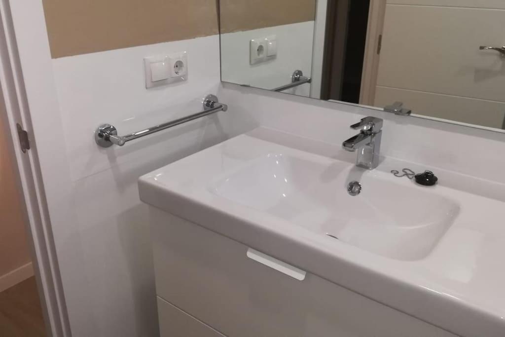 Apartamento Cuarzo Sevilla Kültér fotó
