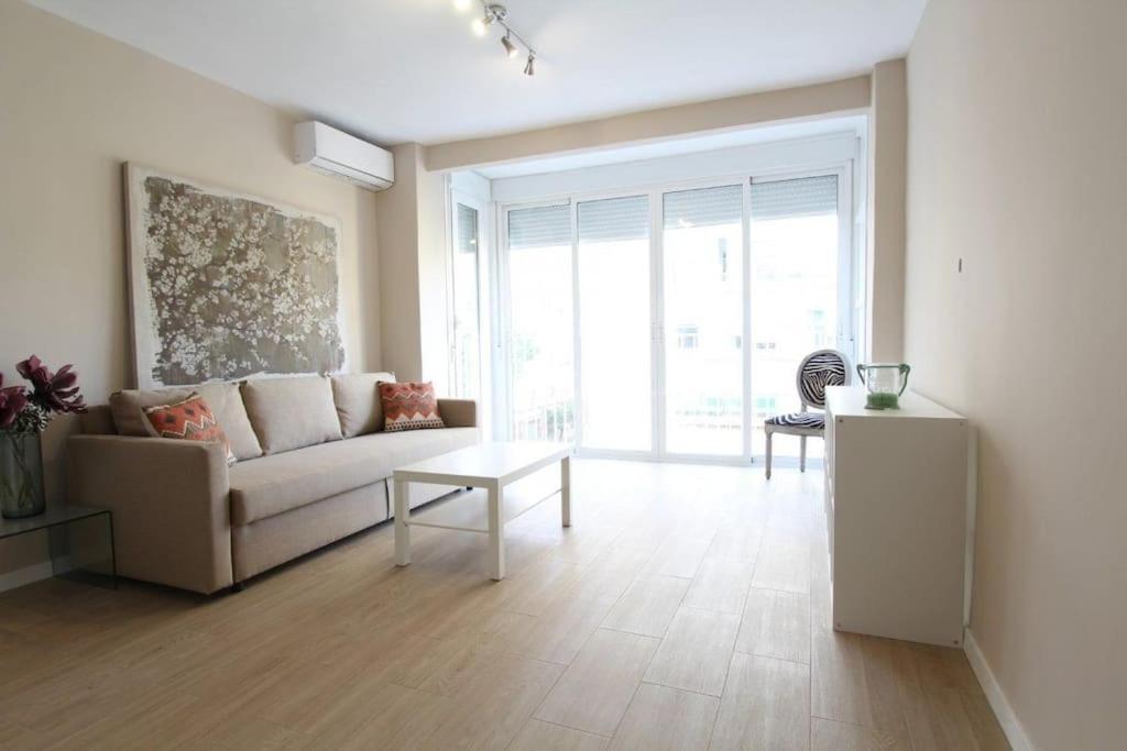 Apartamento Cuarzo Sevilla Kültér fotó